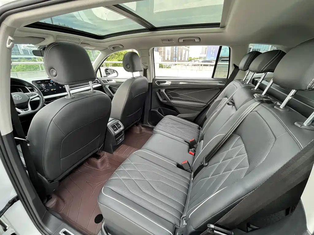 Volkswagen Tiguan L L 2024 330TSI AT R-Line