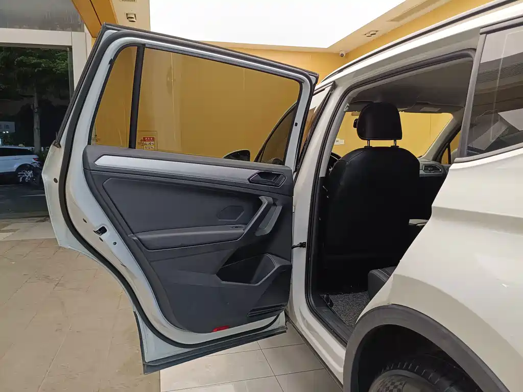 Volkswagen Tiguan L — миниатюра 15