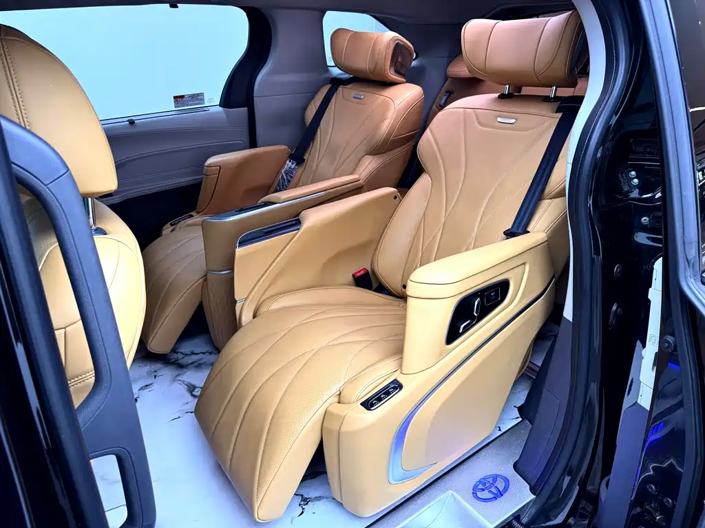 Toyota Sienna — миниатюра 17