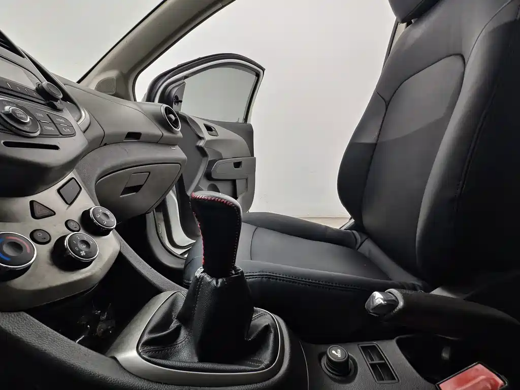 Chevrolet Aveo — миниатюра 11