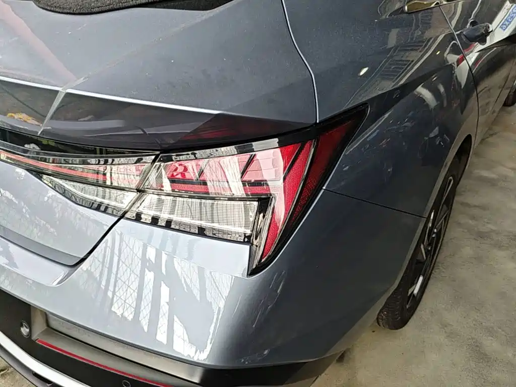 Hyundai Elantra — миниатюра 8