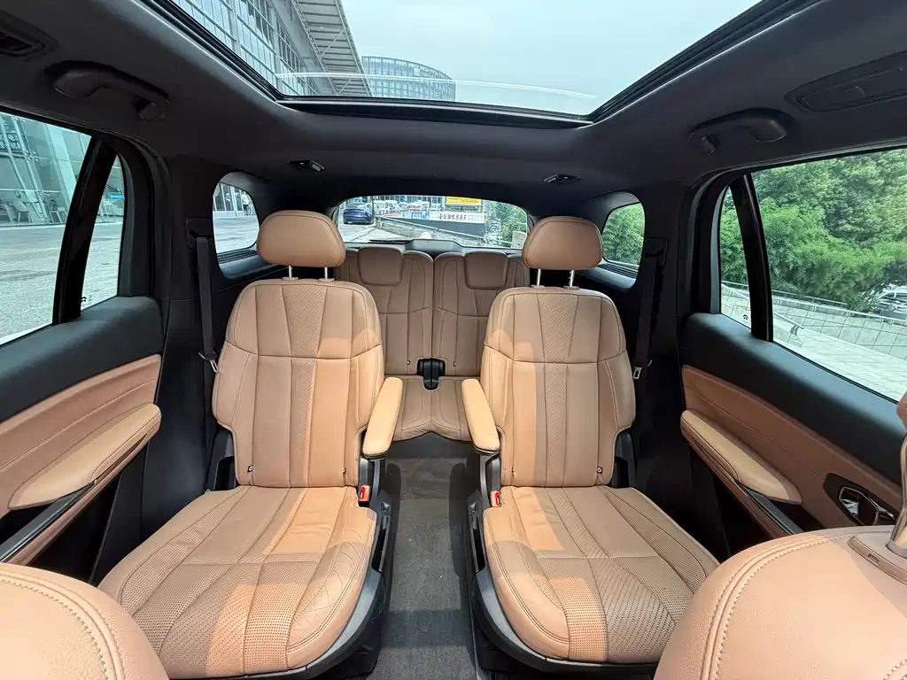 NIO ES8 2020 580KM мест