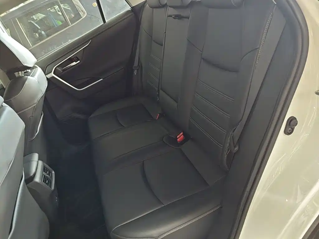 Toyota RAV4 — миниатюра 17
