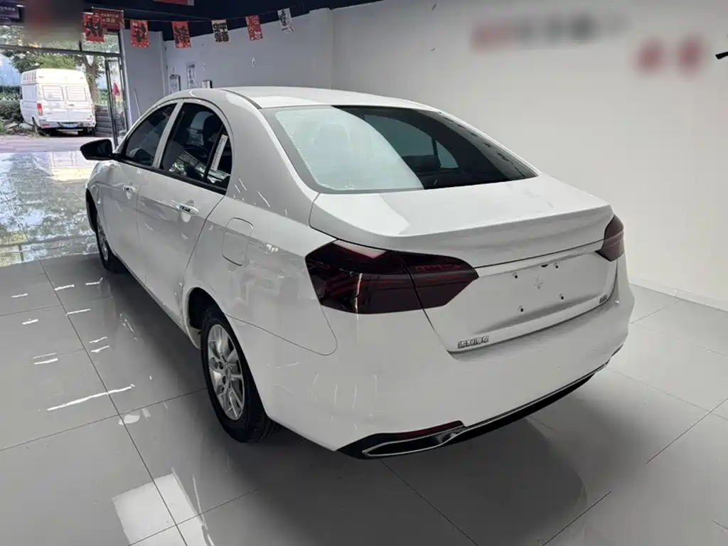 Geely Emgrand — миниатюра 6