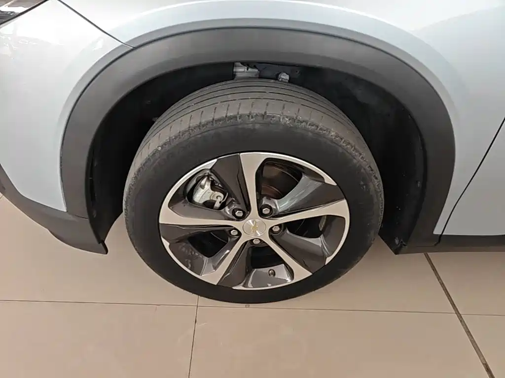 Chevrolet Menlo — миниатюра 23