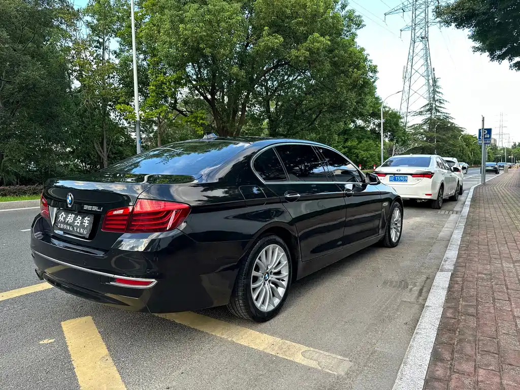 BMW 5 Series — миниатюра 8