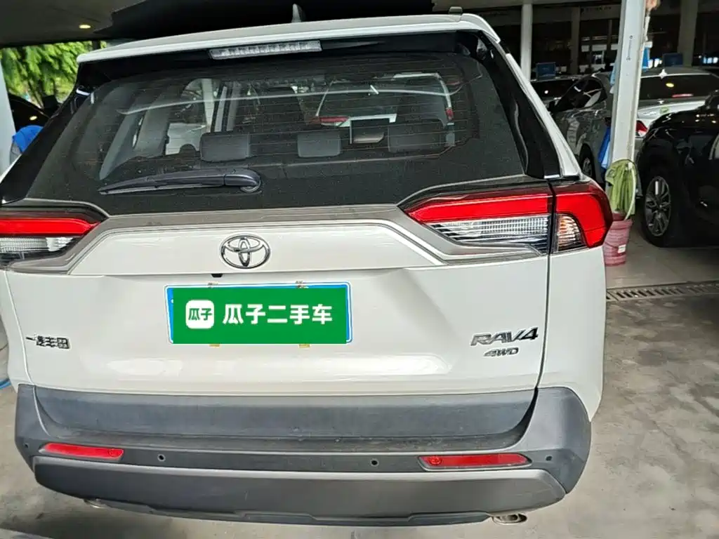 Toyota RAV4 — миниатюра 6