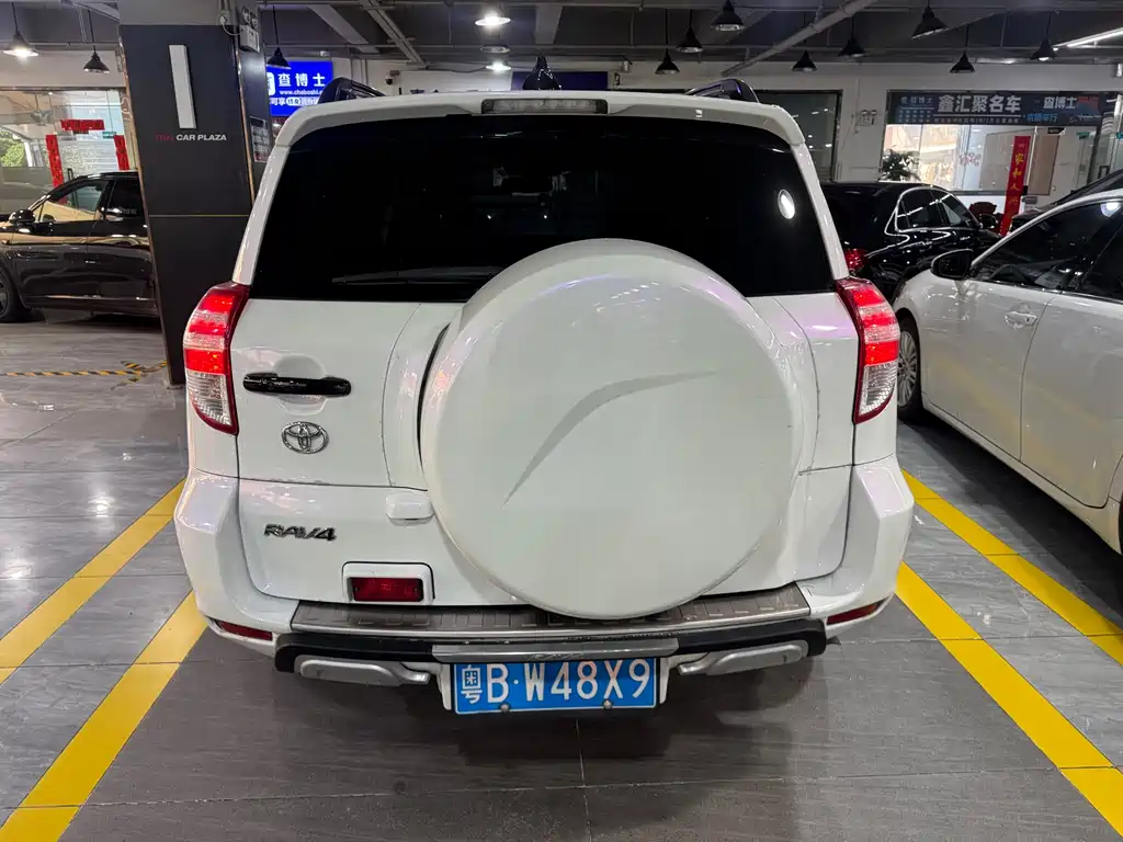Toyota RAV4 2011 2.4L AT