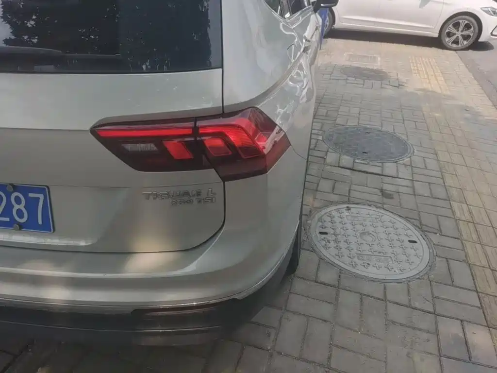 Volkswagen Tiguan L L 2017 330TSI AT Luxury