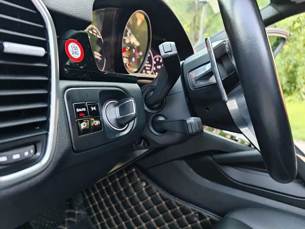 Porsche Cayenne — миниатюра 20
