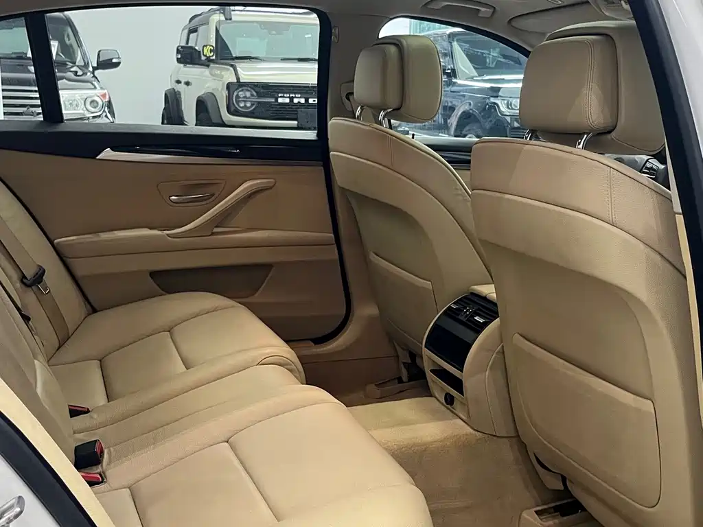 BMW 5 Series — миниатюра 14