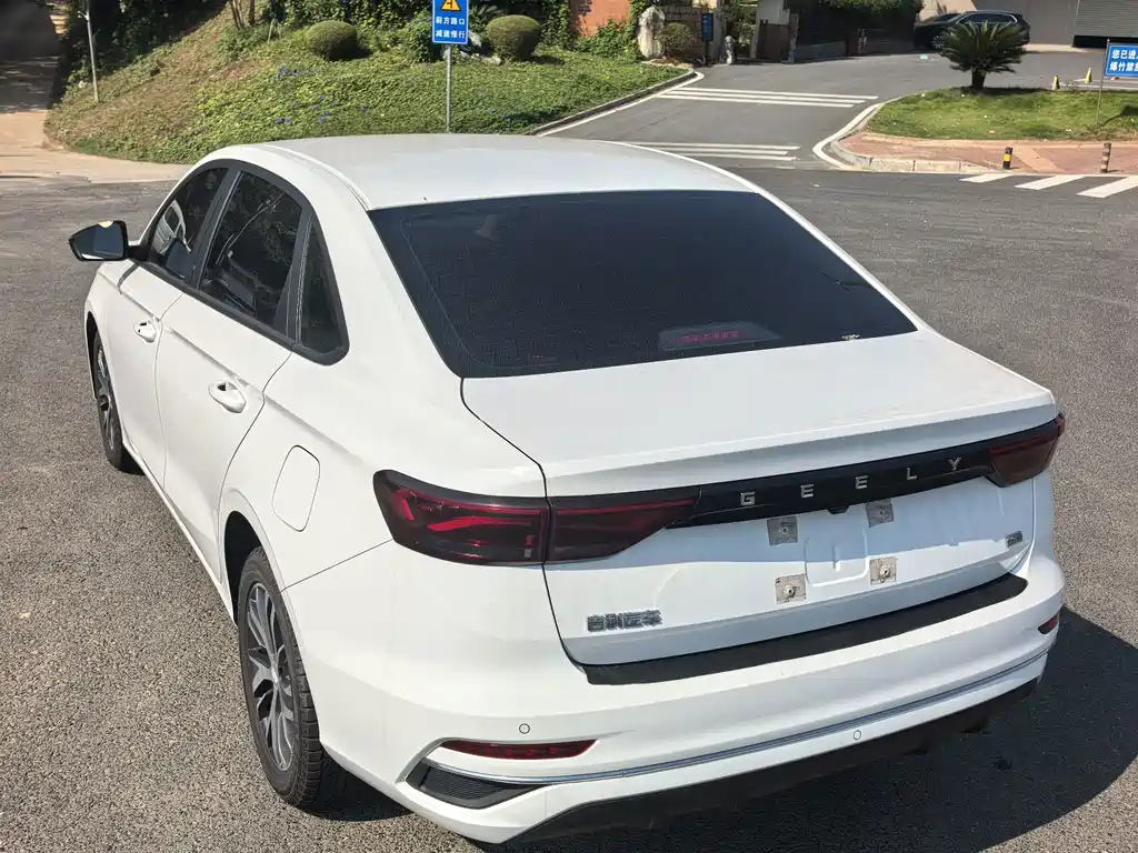 Geely Emgrand — миниатюра 5