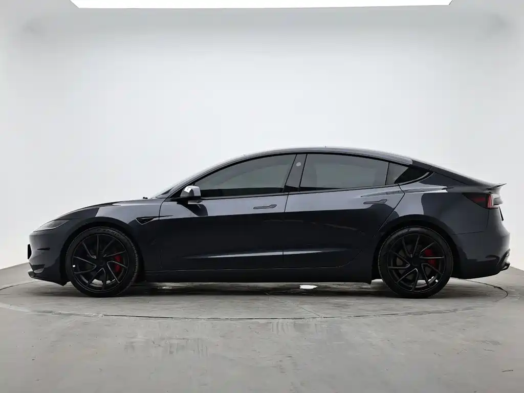 Tesla Model 3 — миниатюра 6