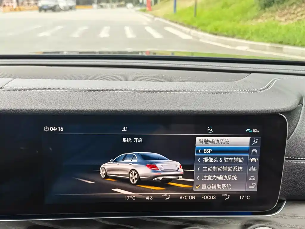 Mercedes-Benz E-Class — миниатюра 21