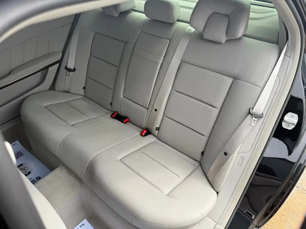 Mercedes-Benz E-Class — миниатюра 12