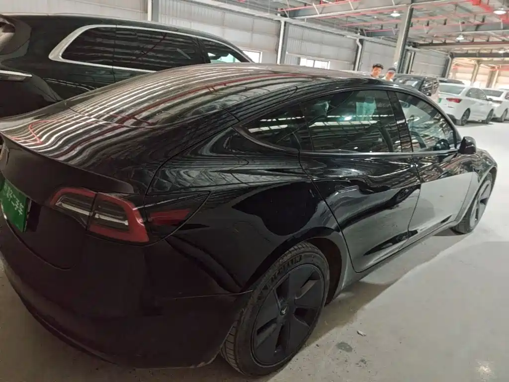 Tesla Model 3 — миниатюра 7