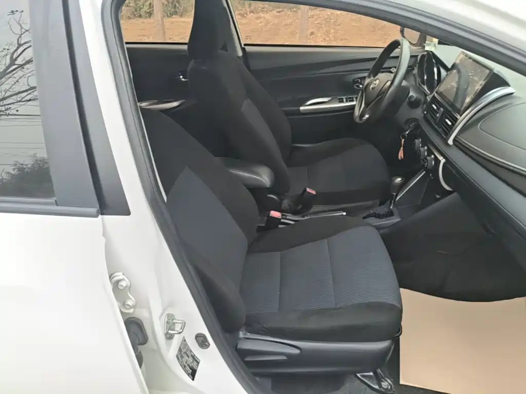 Toyota Yaris L — миниатюра 25