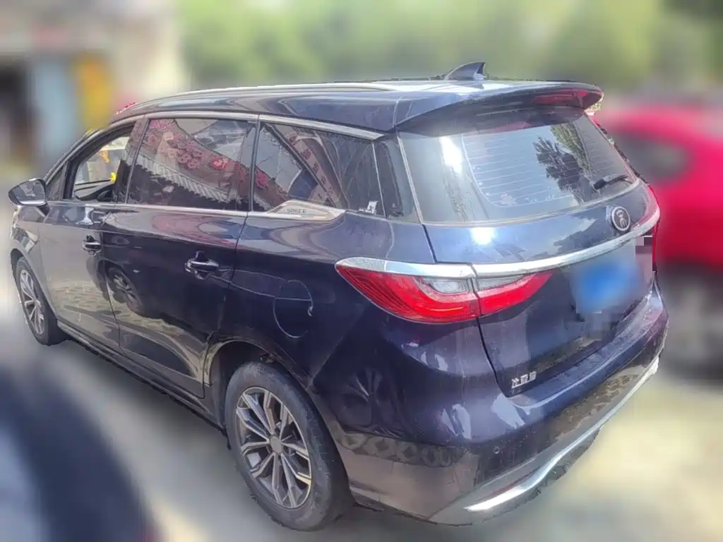 BYD MAX — миниатюра 25