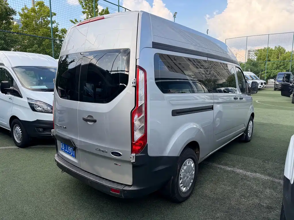 Ford Transit — миниатюра 7