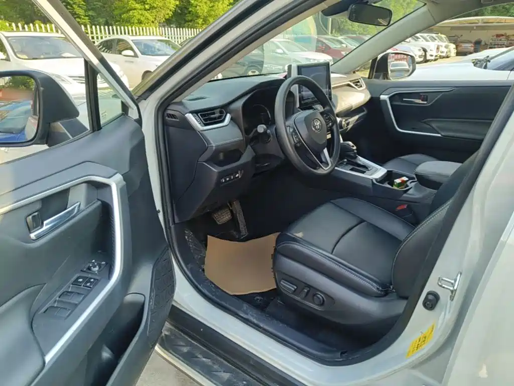Toyota RAV4 — миниатюра 16