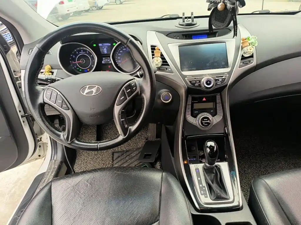 Hyundai Elantra Langdong — миниатюра 10