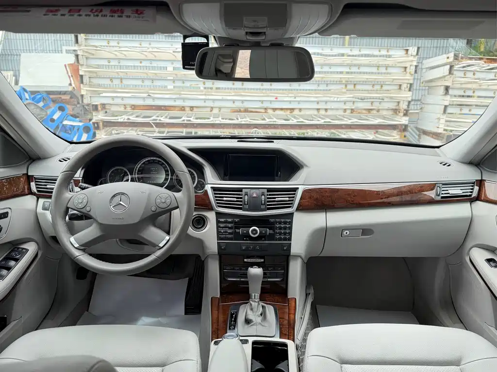 Mercedes-Benz E-Class — миниатюра 7