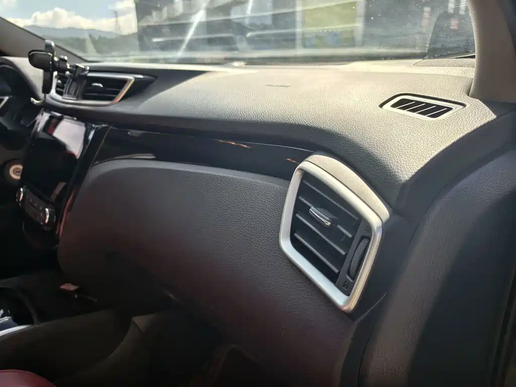 Nissan Qashqai — миниатюра 13