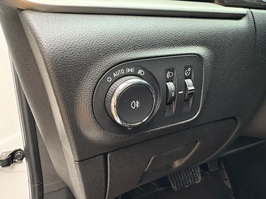 Buick Verano — миниатюра 10