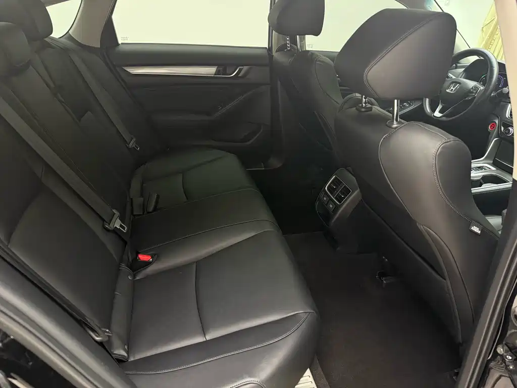 Honda Accord — миниатюра 9
