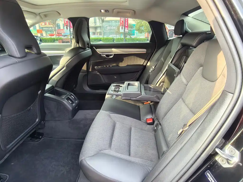 Volvo S90 2019 T4