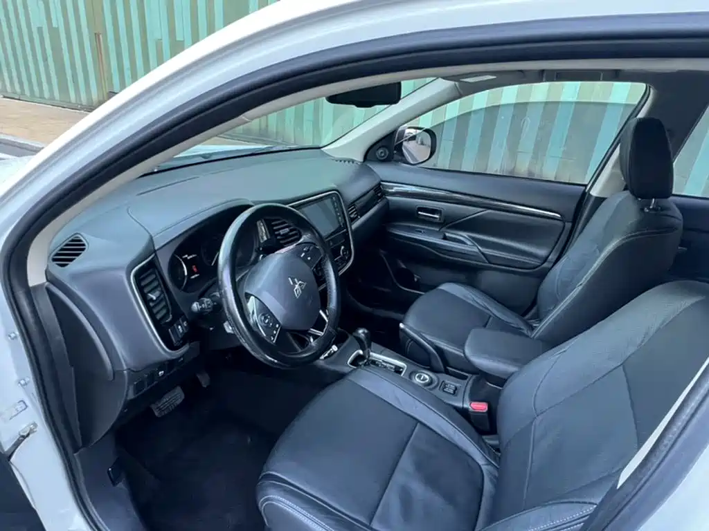 Mitsubishi Outlander — миниатюра 9