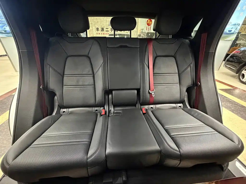 Porsche Cayenne — миниатюра 13