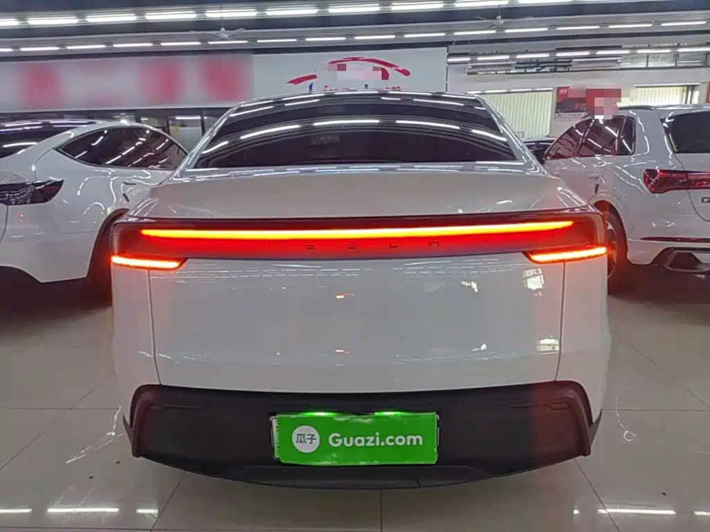 Tesla Model Y — миниатюра 6