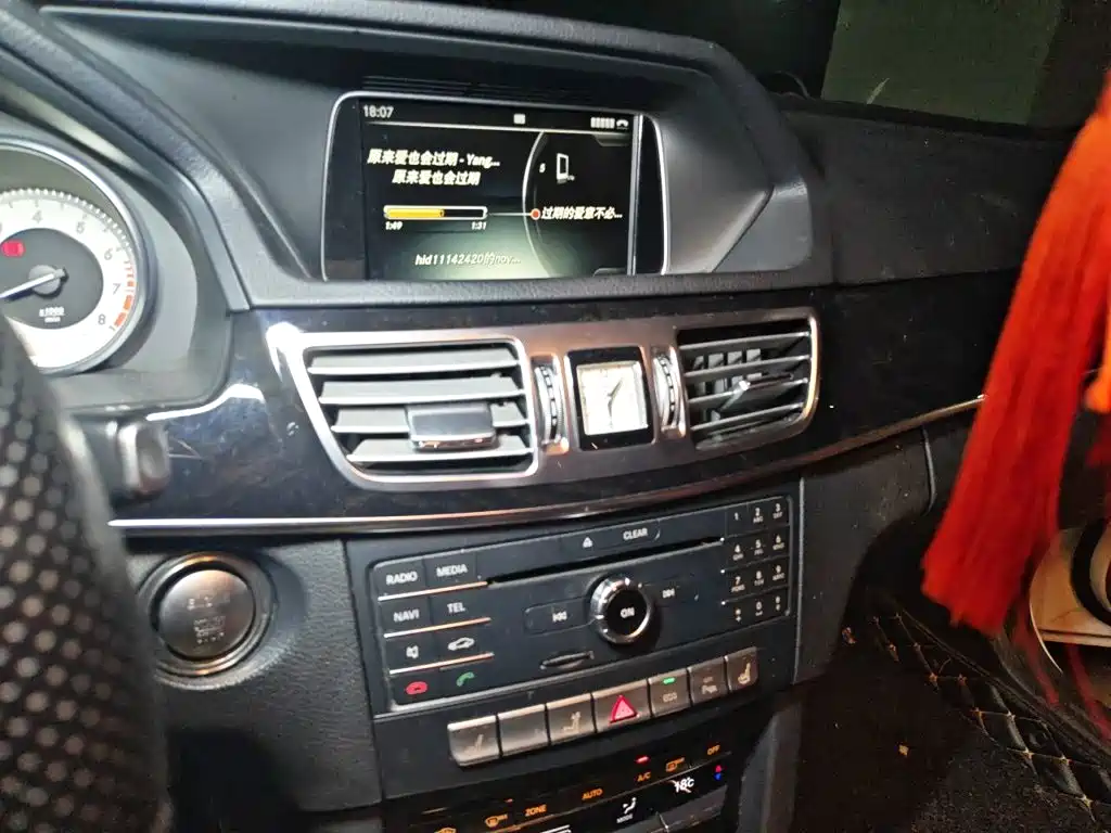 Mercedes-Benz E-Class — миниатюра 14