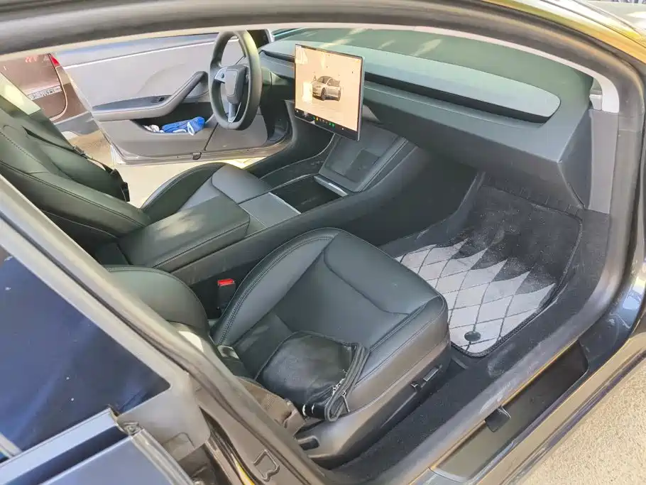 Tesla Model 3 — миниатюра 8