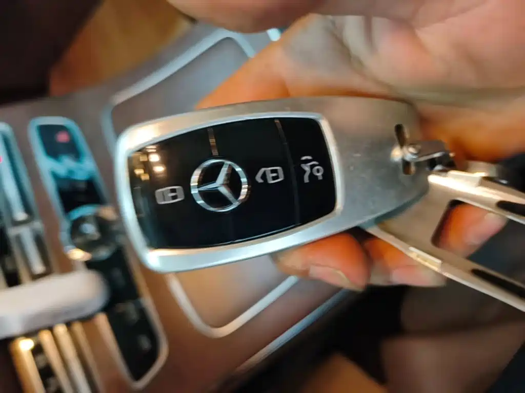 Mercedes-Benz E-Class — миниатюра 9