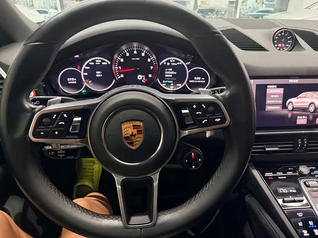 Porsche Cayenne — миниатюра 8
