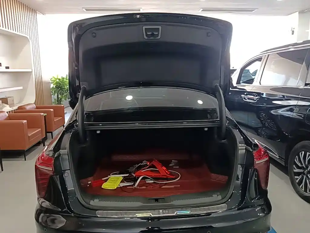 Hongqi Hongqi H5 — миниатюра 19