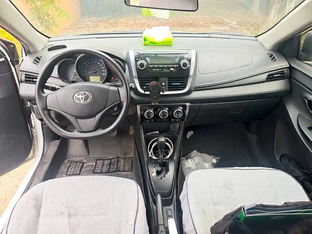 Toyota Yaris L — миниатюра 10
