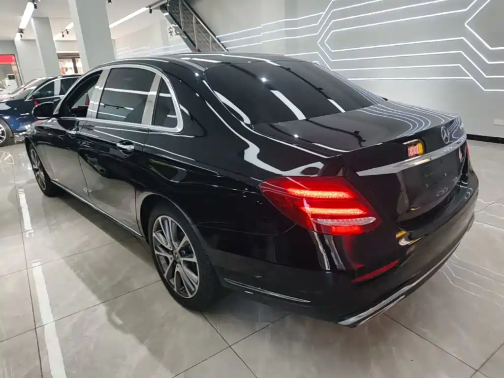Mercedes-Benz E-Class — миниатюра 5