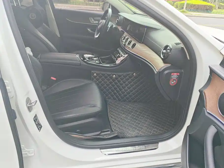 Mercedes-Benz E-Class — миниатюра 8