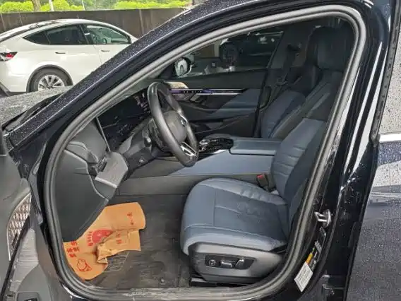 BMW i5 — миниатюра 8
