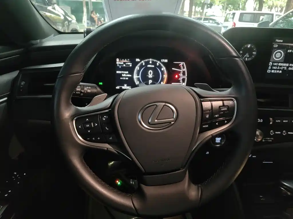 Lexus ES — миниатюра 11