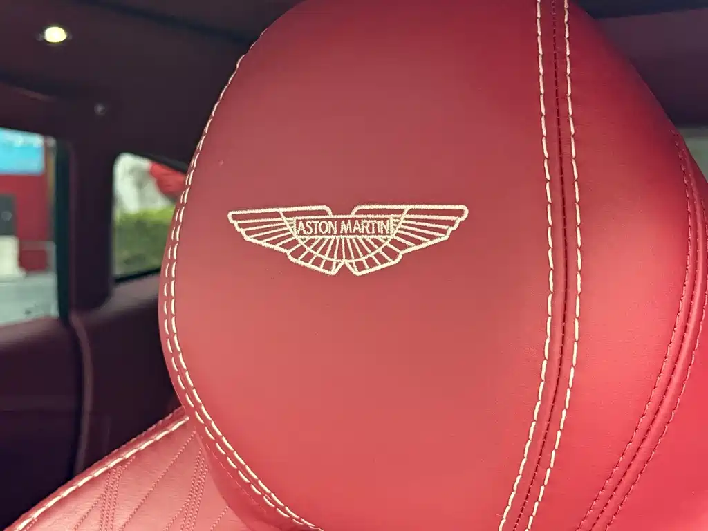 Aston Martin DBX — миниатюра 16