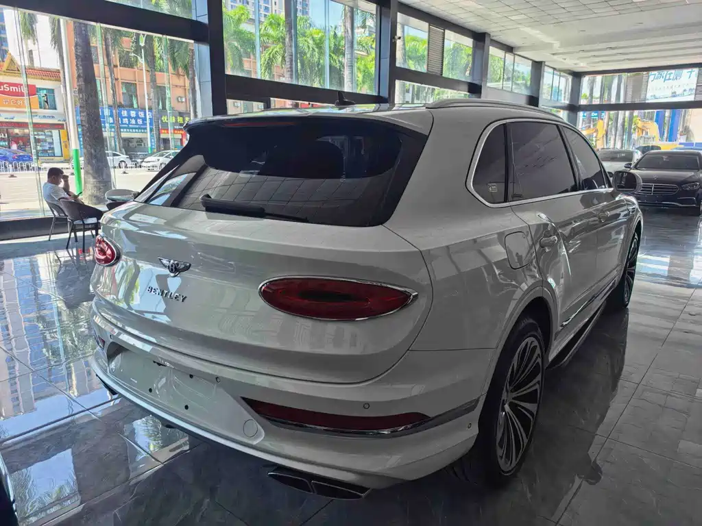 Bentley Bentayga — миниатюра 5