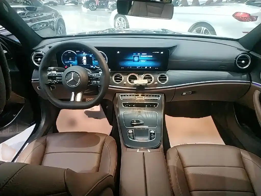 Mercedes-Benz E-Class — миниатюра 10