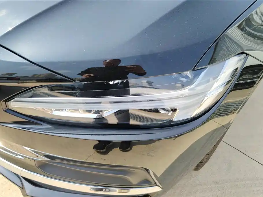 VOLVO  S90