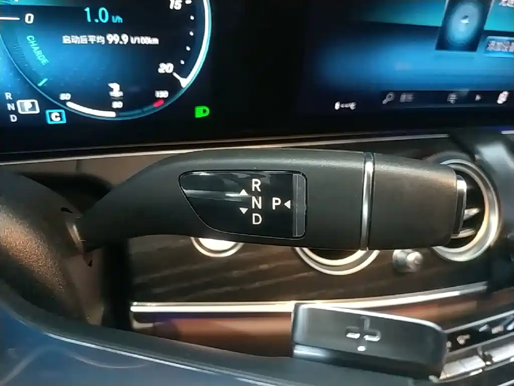 Mercedes-Benz E-Class — миниатюра 14