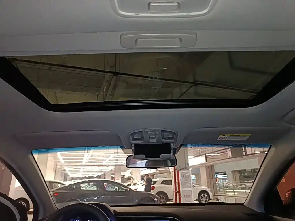 Hyundai Elantra — миниатюра 18
