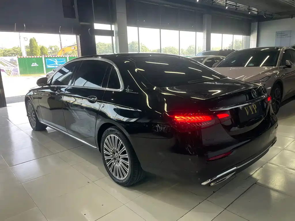 Mercedes-Benz E-Class — миниатюра 5